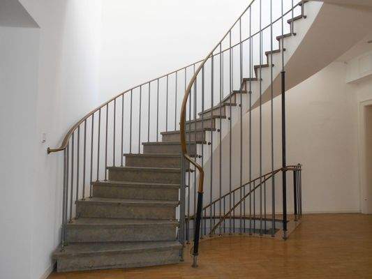 EG-Treppe Aufgang 1.OG und Abgang UG