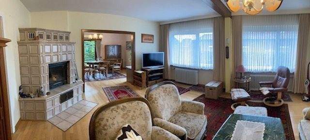 Wohnzimmer mit Kachelofen