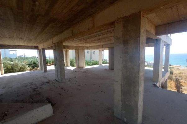 Freistehendes, unfertiges Haus / Skelett mit herrlichem Meerblick in einem schönen Resort