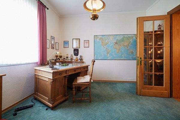 Arbeitszimmer- verbunden mit dem Wohnzimmer