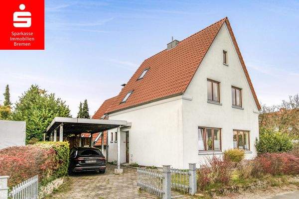 Frontansicht mit Carport