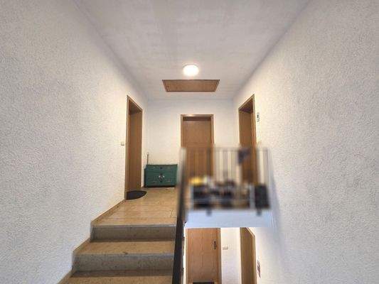 Eingang zur Wohnung (links)