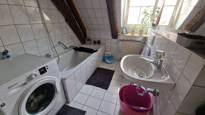 Bad mit Dusche und Badwanne