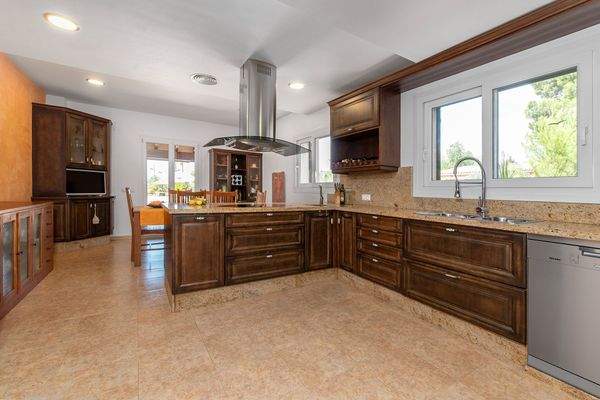 Große rustikale Küche