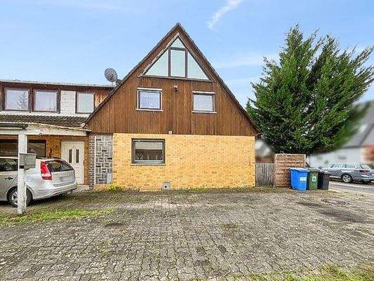 Seitenansicht mit Carport