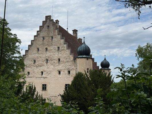 Historisches Schloss in traumhafter Lage