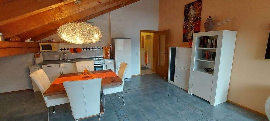 Einbauküche mit Essbereich