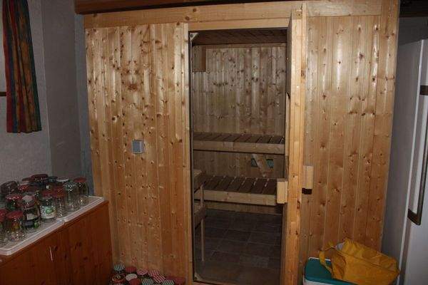 ...  mit Saunabereich ...