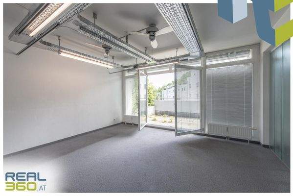 Büro mit Ausgang auf die Loggia