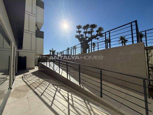 Furnished Sea-View Penthouse in a Complex with Pool in Alanya