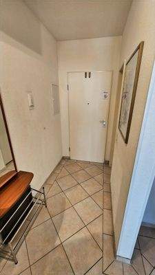 Wohnungflur mit Eingangstür