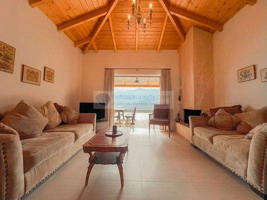 764dba1316a94393b1f9459bc3d24661-original