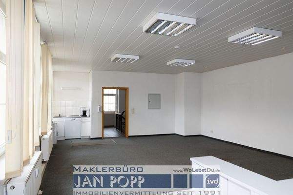 Büro1 mit Miniküche im Eingangsbereich