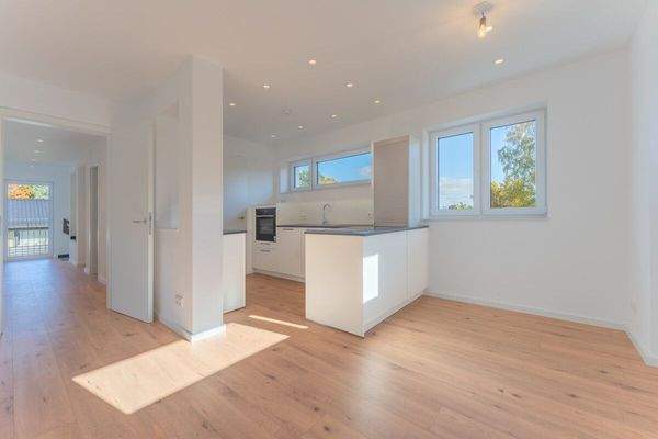 Blick zur offenen Küche