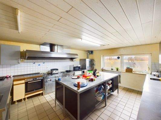 CAM03784G0-PR0052-STILL032