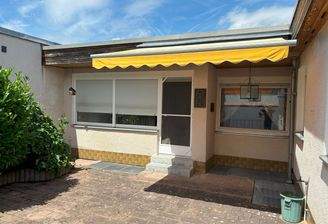 03 Wohnhof Markise vor Wohnzimmer.jpg