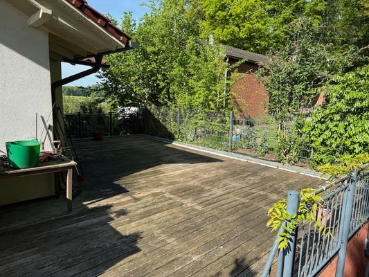 Terrasse über der Garage