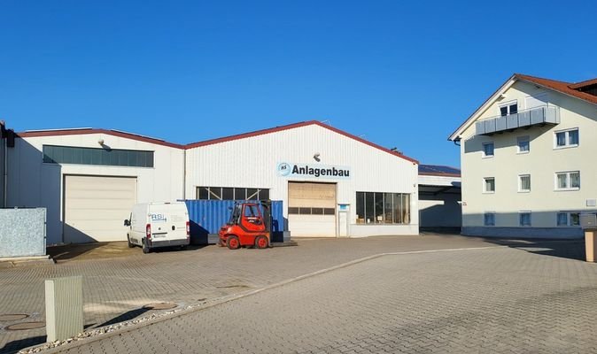 Halle 1, 3, Bürogebäude