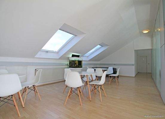 Empfangsbereich Dachgeschoss