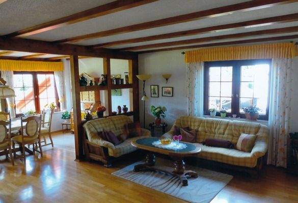 EG - Wohnzimmer m. Blick in Wintergarten