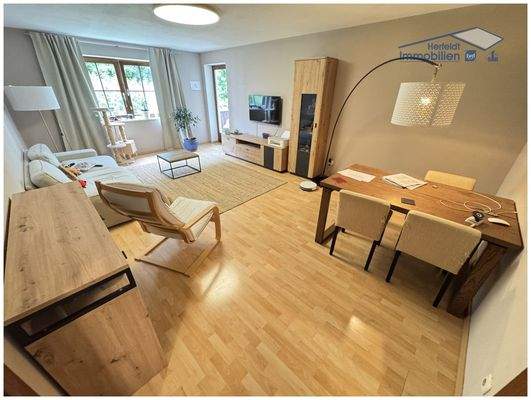 Lichtdurchflutetes Wohnzimmer