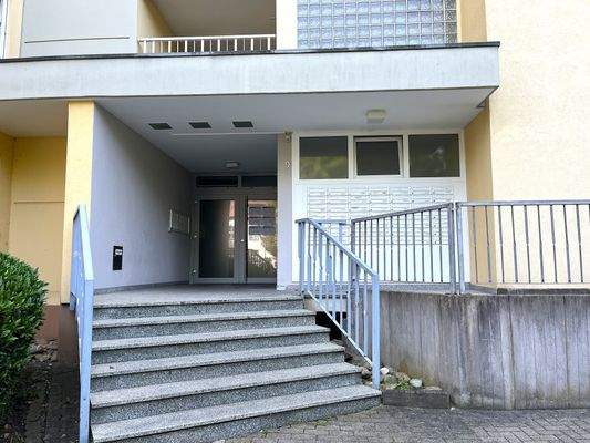 Zugang zum Haus über die Treppe oder Rampe.JPG