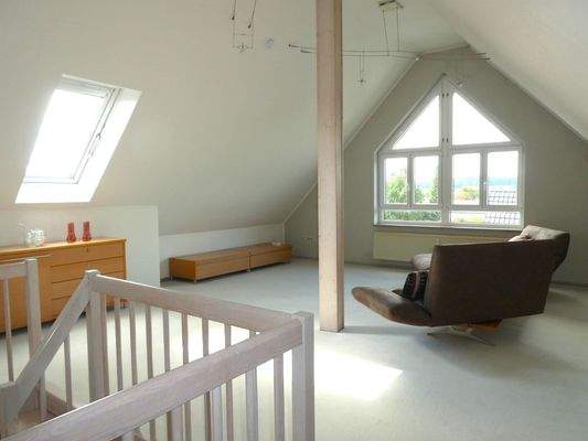 Weitläufiges Studio/ Wohnen im Dachspitz