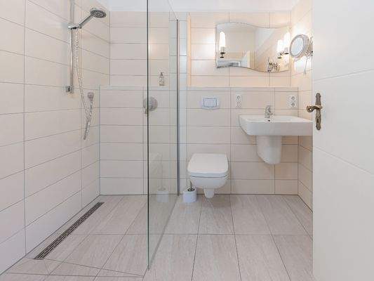 modernes Duschbadezimmer