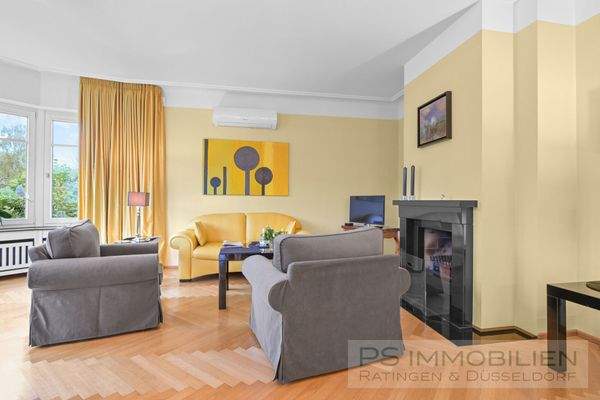 Wohnzimmer mit Kamin