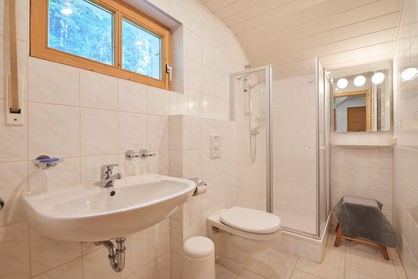 Badezimmer (über Garage)