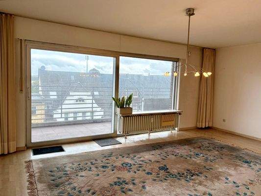 Großzügiges Wohnzimmer mit Blick über die Moerser Altstadt