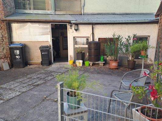 Hof mit Eingangsbereich