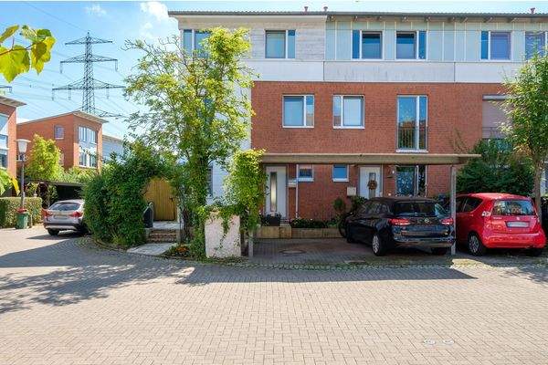 Hauseingang - Carport