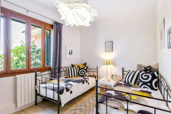 Eines von 4 hellen Schlafzimmern