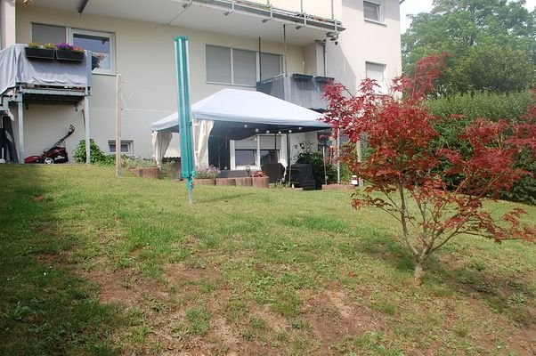 ETW/Buchenweg: Garten linke Seite