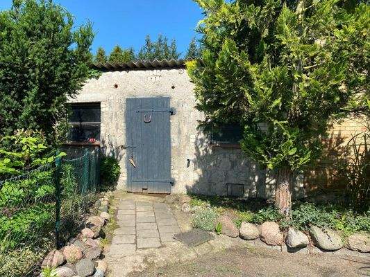 massives Nebengebäude