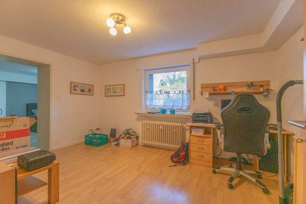 Büro als Durchgangszimmer zum Schlafzimmer