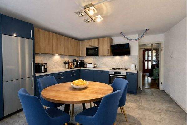 Küche (Einrichtung KI verändert)