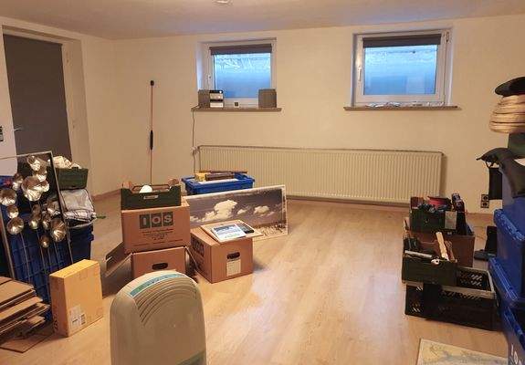 Hobbyraum/Büro (30 m²) im Souterrain