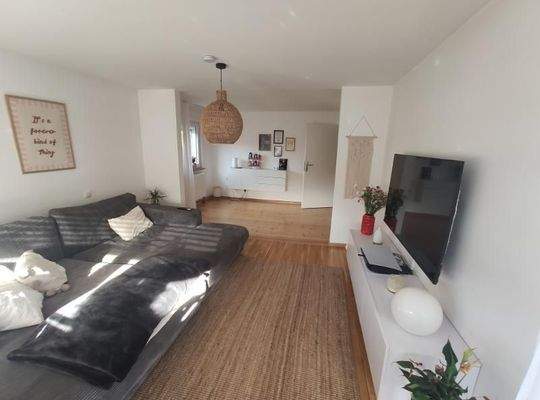 OG: Wohnzimmer mit Zugang zum Balkon Bild 4