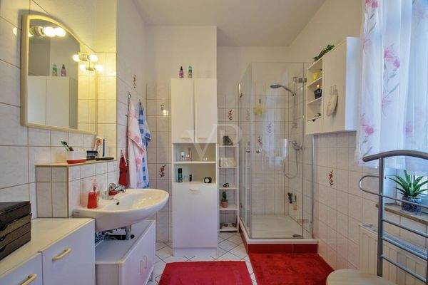 Badezimmer mit Dusche