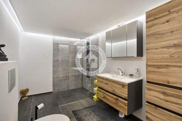 Badezimmer (Ansicht 1)