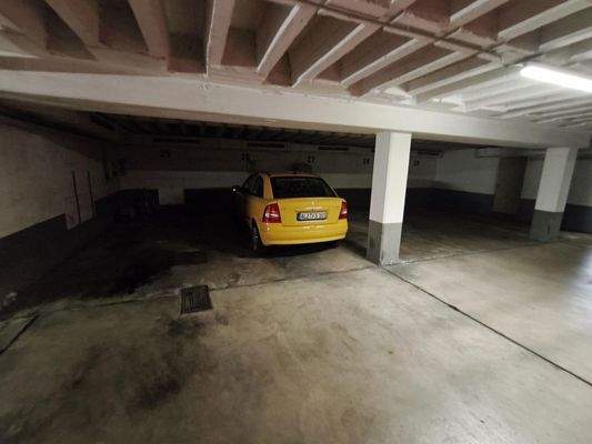 Stellplatz in Garage