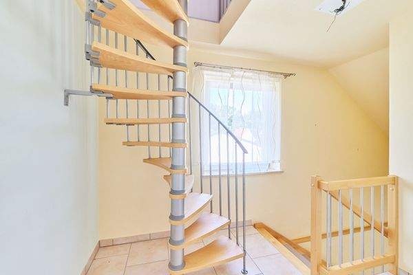 2. OG Treppenhaus 1.jpg