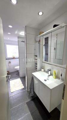 Vorderer Bereich des Badezimmers 