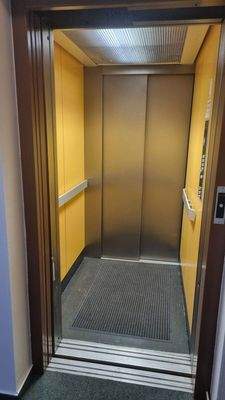 Aufzugsinnenraum
