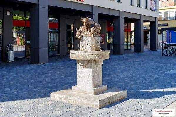 Bärenbrunnen am Gebäude