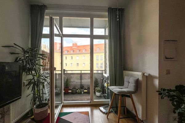 Fensterfront mit Domblick