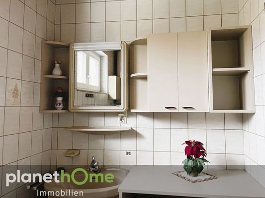 Bad mit Wanne und Fenster_2
