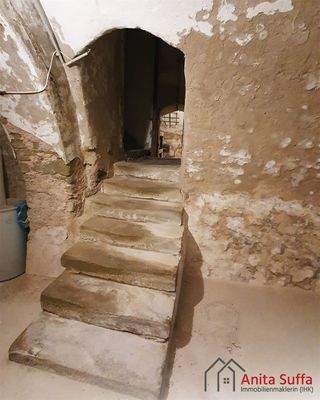 Zugang zum Lagerraum KG